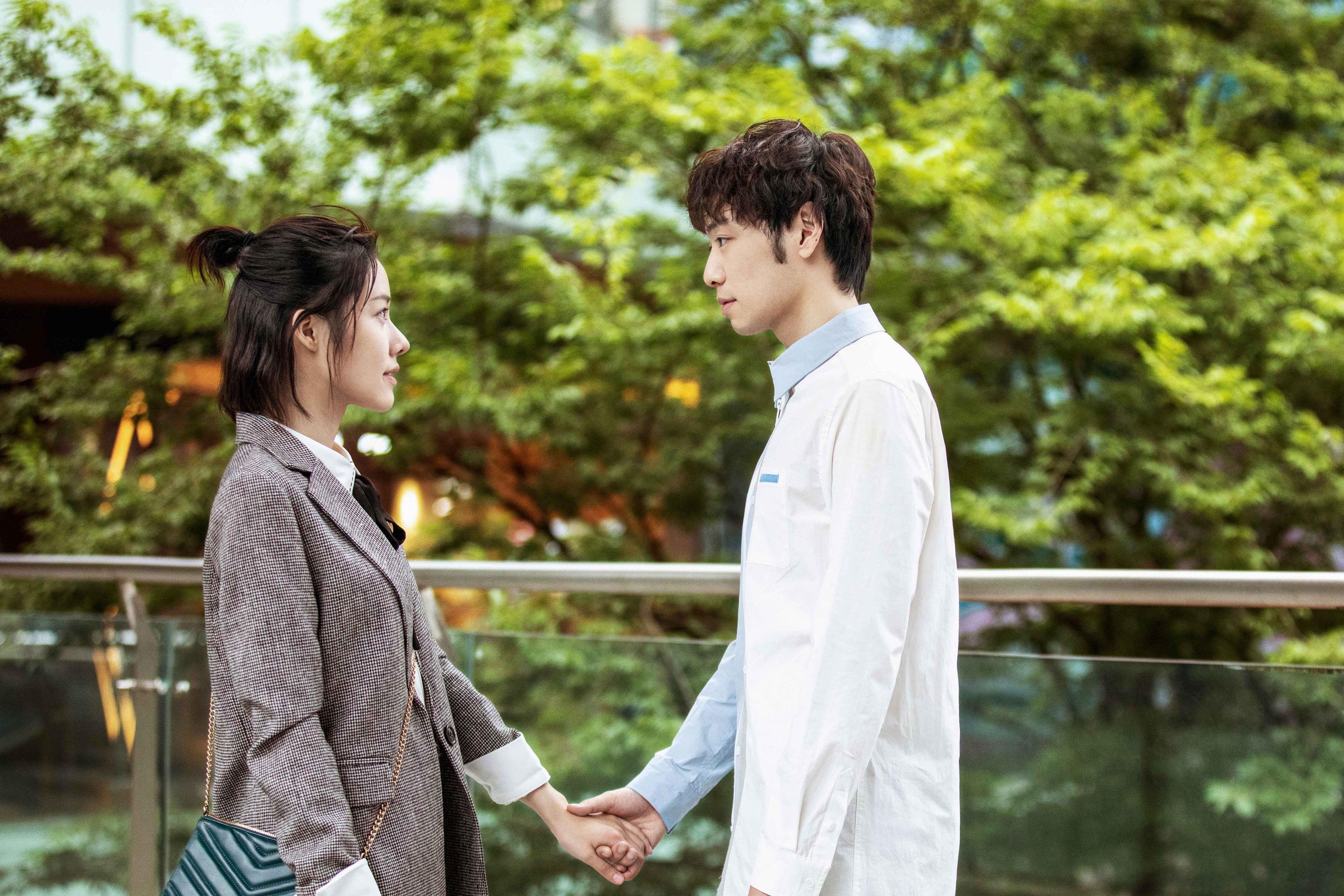 湖人助教接受采访谈战术细节,湖人引援工作